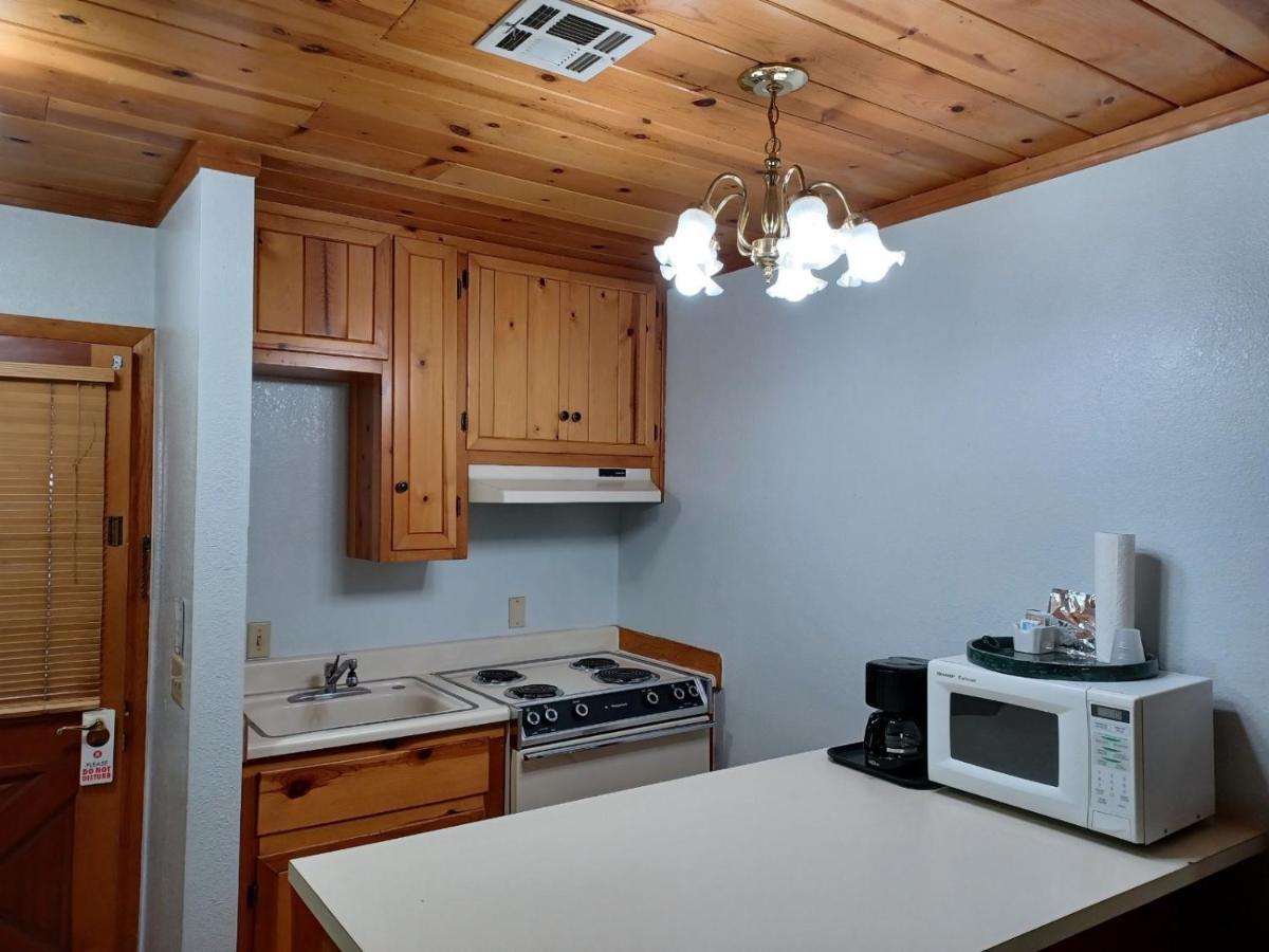Whispering Pines Lodge Kernville Exterior foto