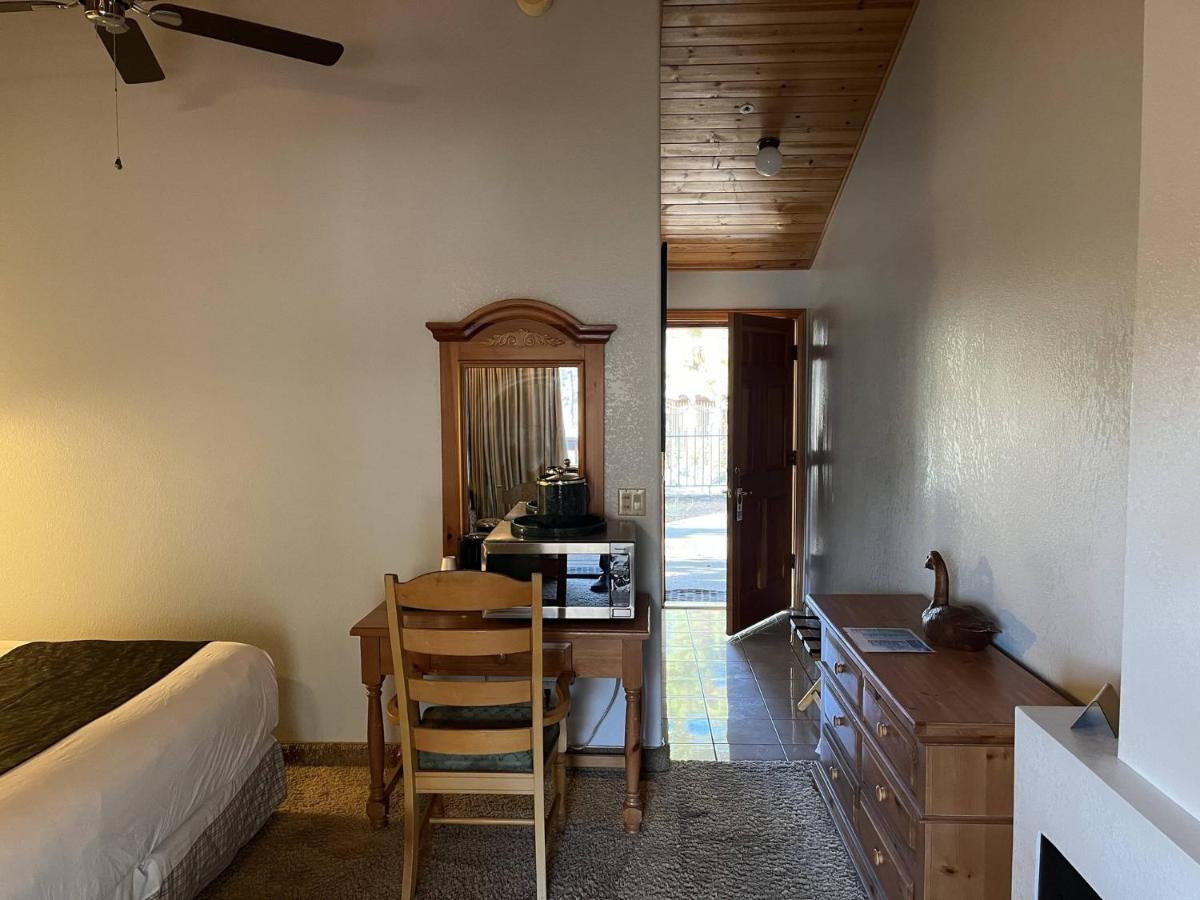 Whispering Pines Lodge Kernville Exterior foto